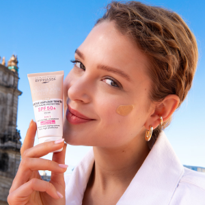کرم ضد افتاب رنگی مدیمspf50 انواع پوست بایفاس 50 میل